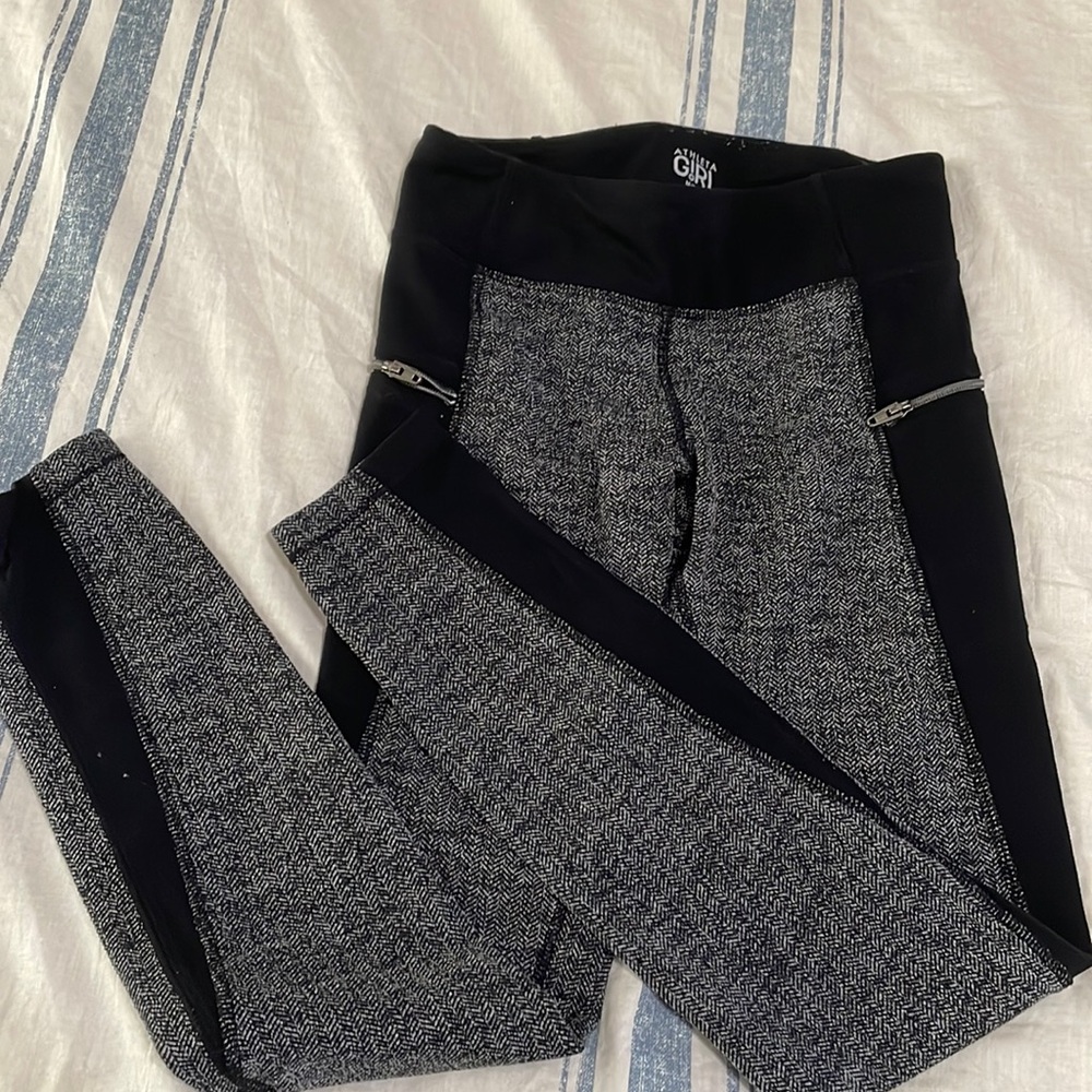Athleta girl leggings with side zip pockets